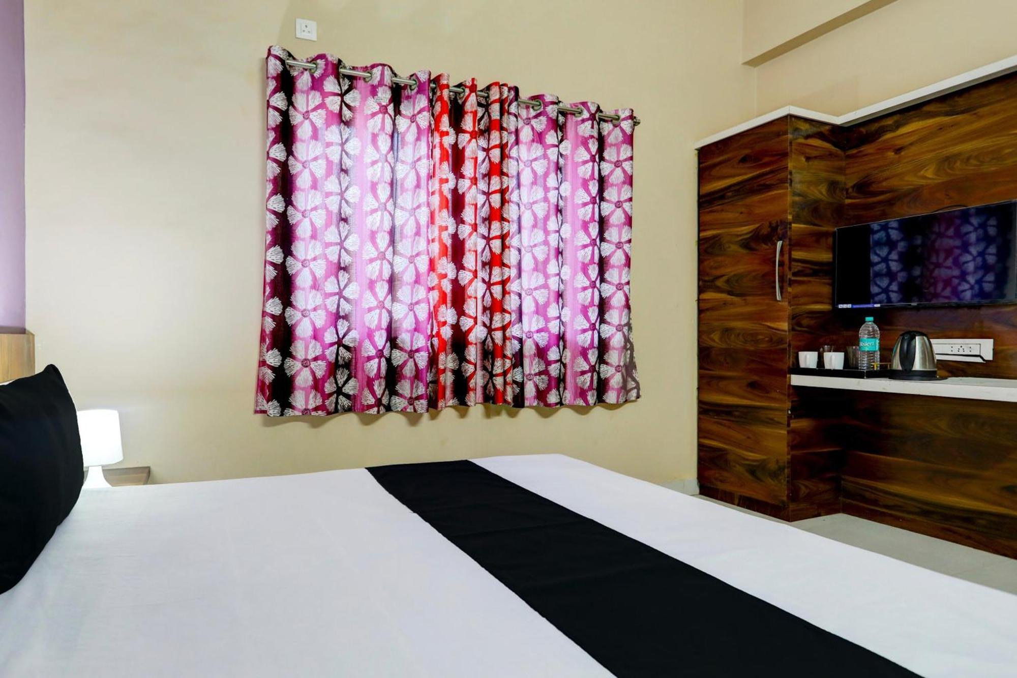 Hotel O Patil Residency Lodging Shahada Esterno foto
