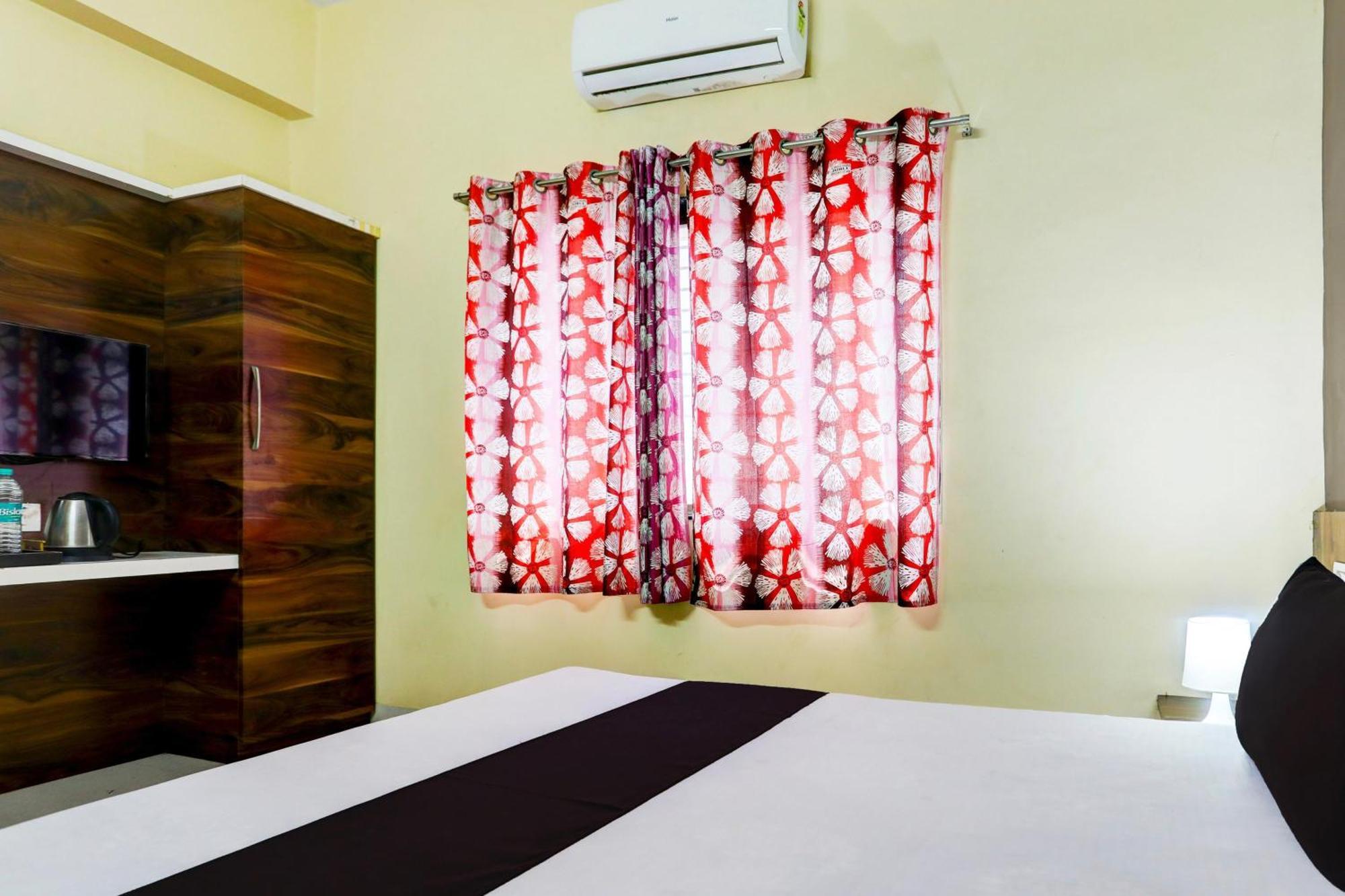 Hotel O Patil Residency Lodging Shahada Esterno foto