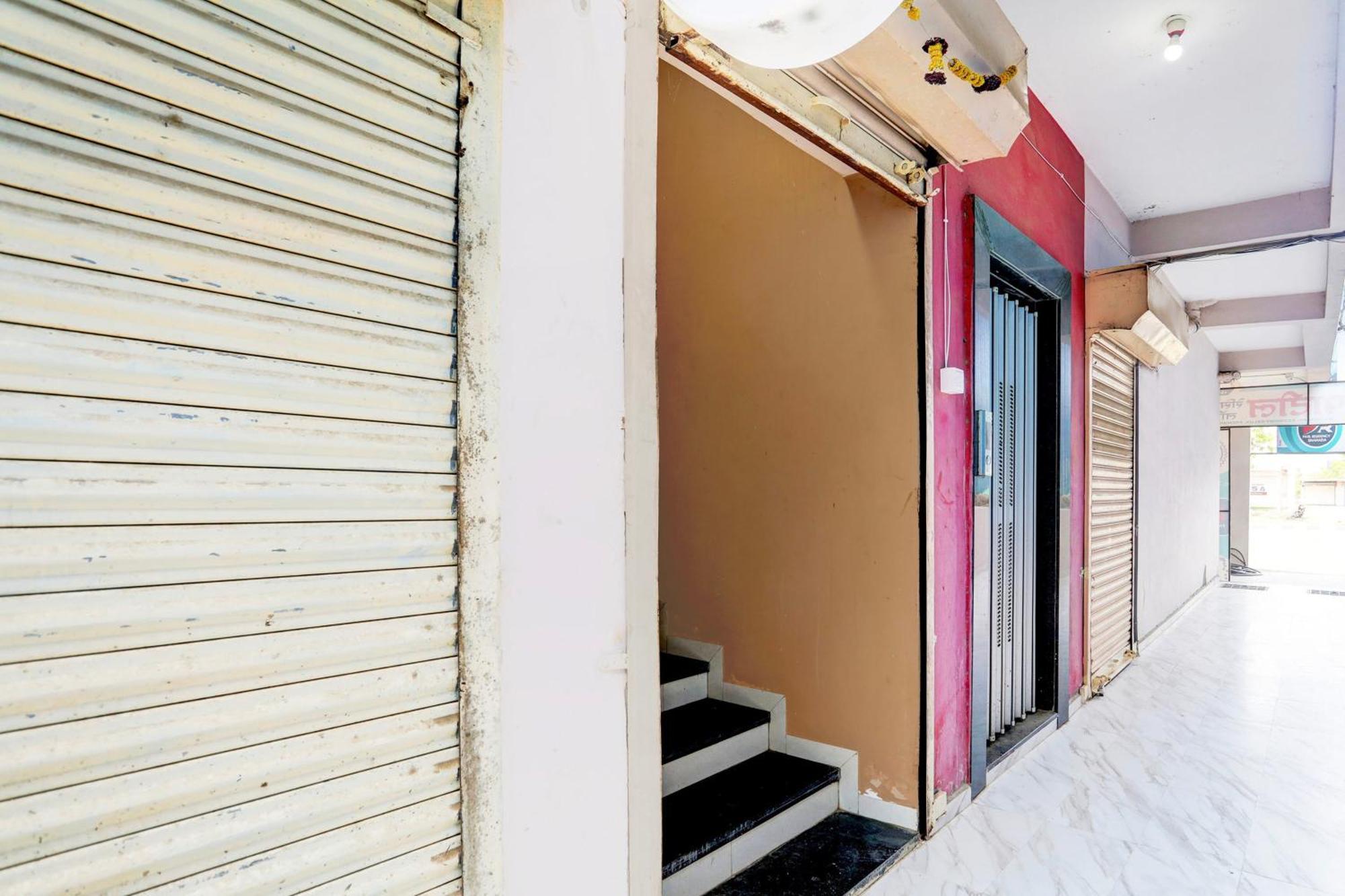 Hotel O Patil Residency Lodging Shahada Esterno foto