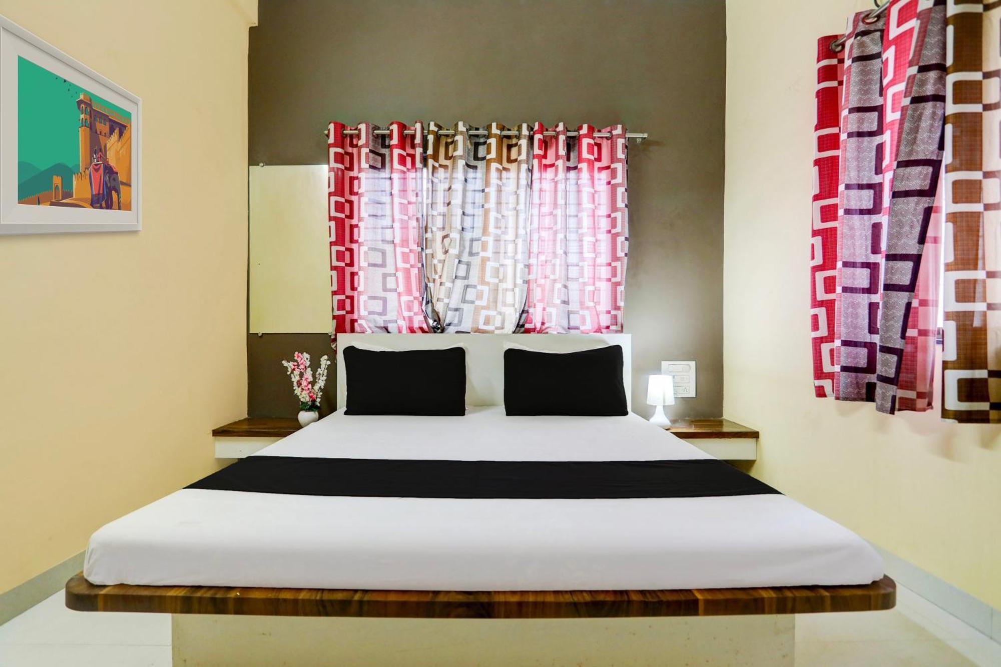 Hotel O Patil Residency Lodging Shahada Esterno foto