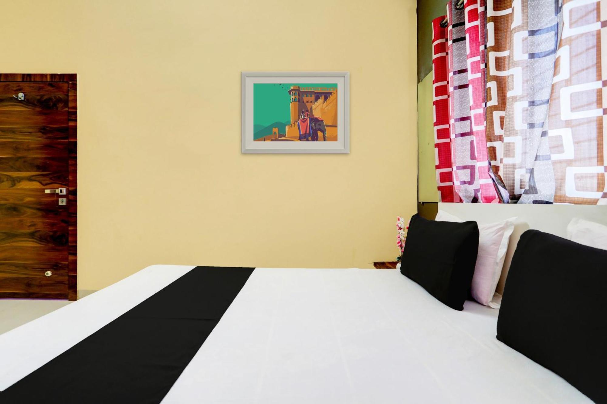 Hotel O Patil Residency Lodging Shahada Esterno foto